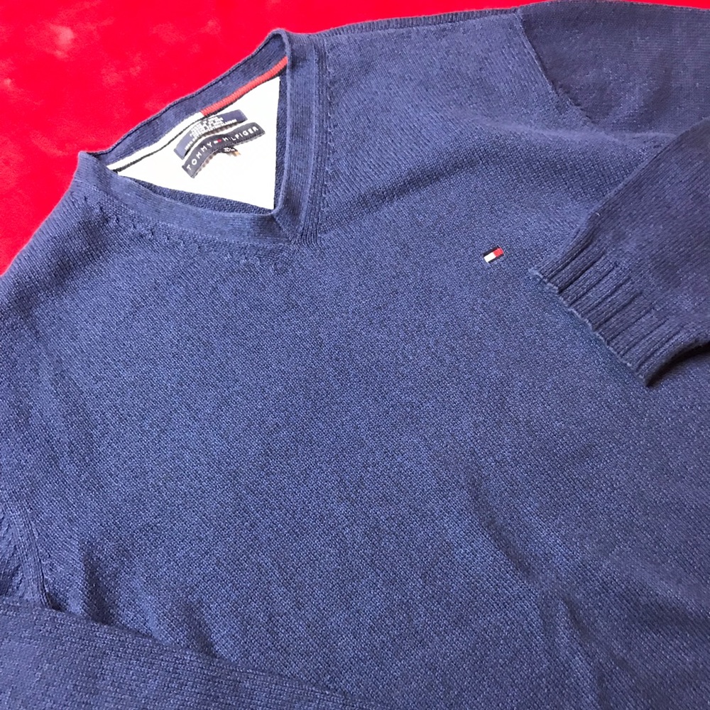 Tommy Hilfiger V-Neck sweater size XL blue
